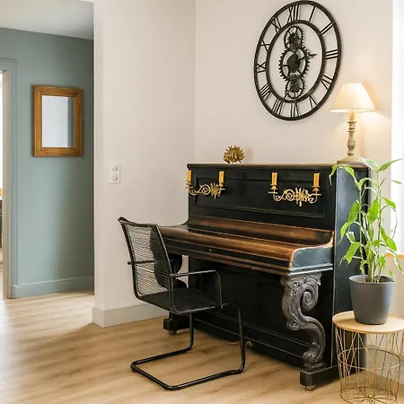 Chez Henri - Duplex Avec Terrasse - Saint-serge * Ανζέρ