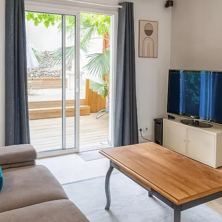 Chez Henri - Duplex Avec Terrasse - Saint-serge Ανζέρ